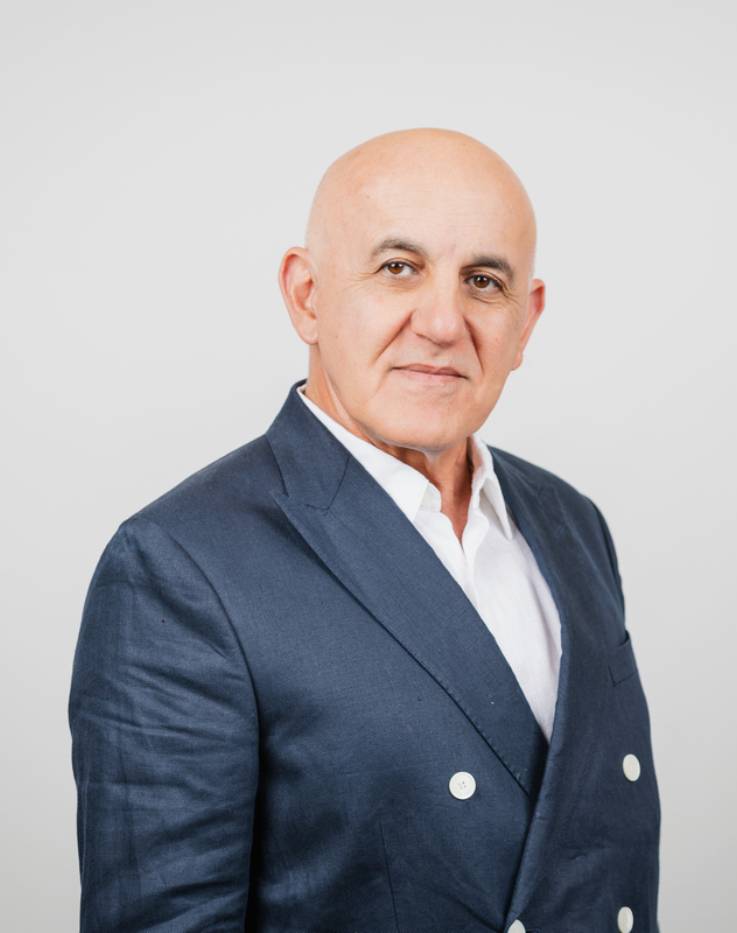 Headshot of kevin rahmanan - by rugs on net