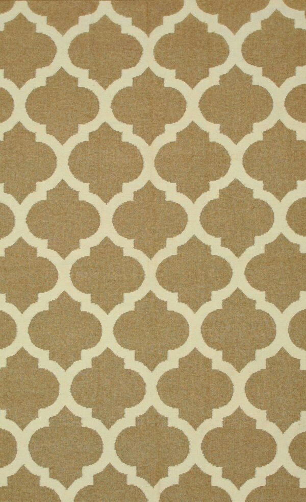 A low-pile rug displays a repeating tan and off-white quatrefoil lattice pattern.