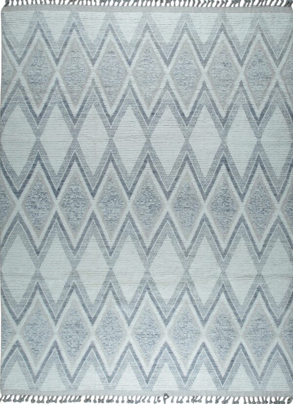 White and gray textured rug featuring a large repeating diamond pattern framed by tassels.