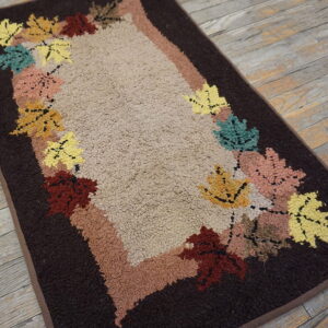 Colorful leaf-patterned hooked rug