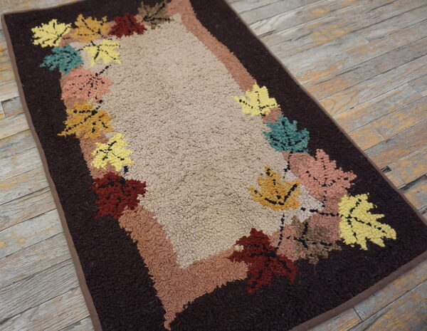 Colorful leaf-patterned hooked rug