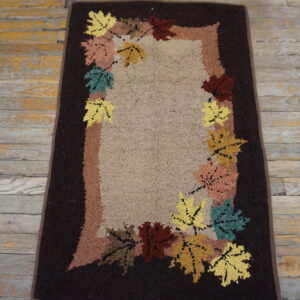 Colorful leaf-patterned hooked rug
