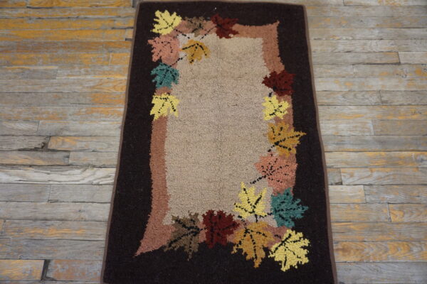 Colorful leaf-patterned hooked rug