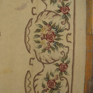 Floral design on vintage knotted rug