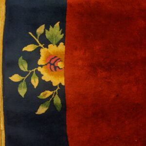 Floral rug with contrasting colors.