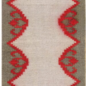 Geometric low pile rug featuring a light gray center and serrated red zig-zag borders on olive green.