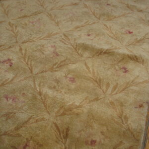 Elegant floral pattern on ivory rug
