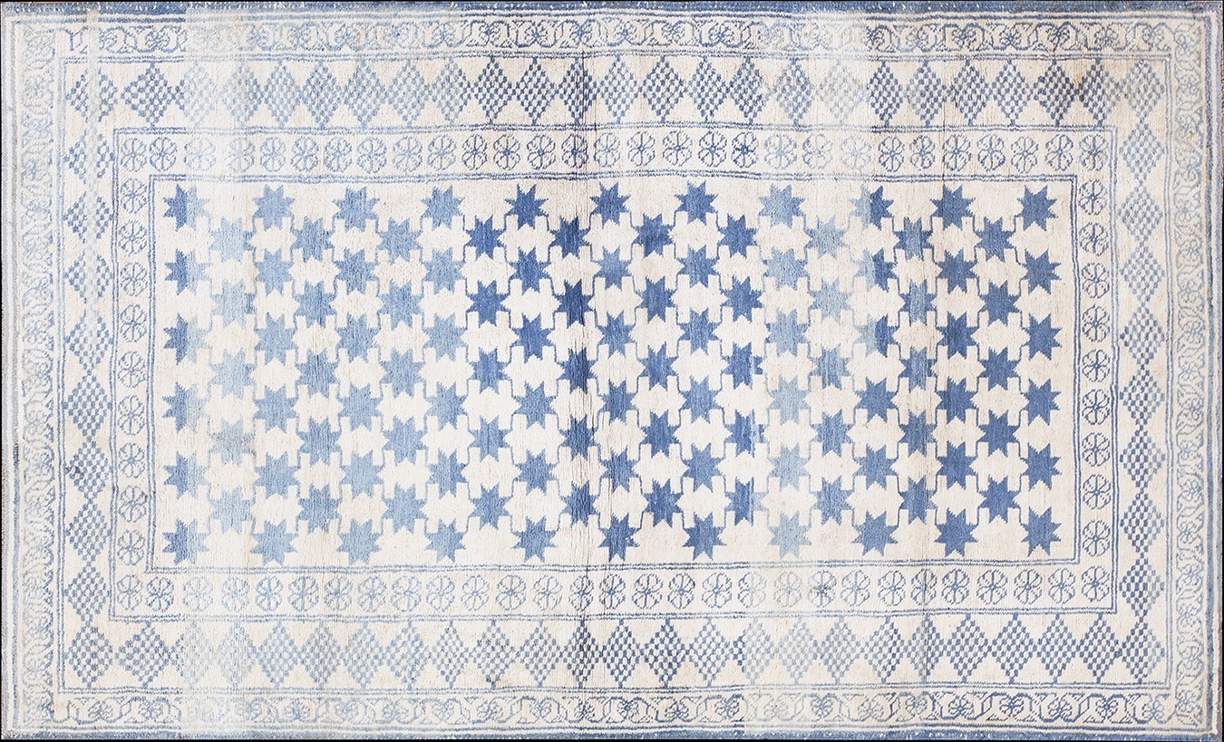 Large antique agra area rug with a detailed medallion, featuring deep red, blue, and tan borders - by rugs on net