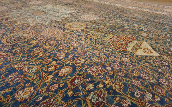 Beautiful ardabil design antique late 19th century indian agra gonbad rug - image 3