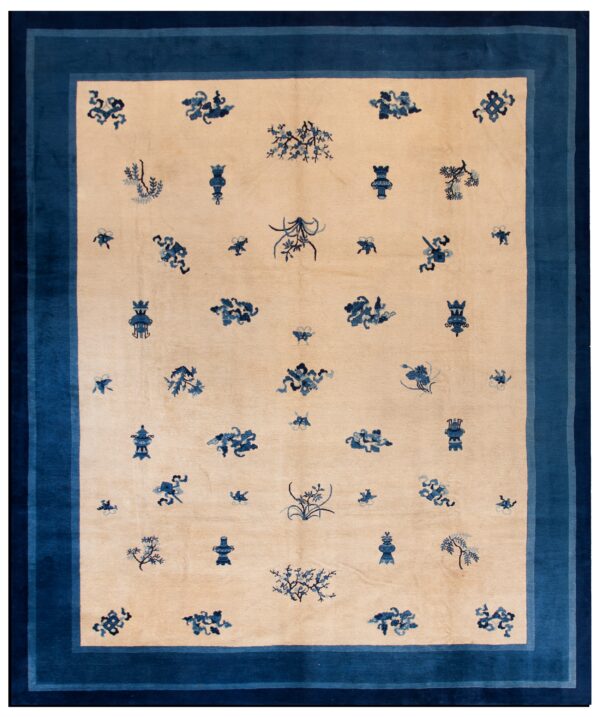 Blue and beige floral patterned carpet. 19th century persian sarouk farahan carpet