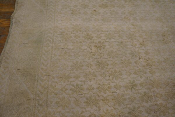 Close-up texture shot of a light beige moroccan beni ourain rug by rugs on net. By rugs on net