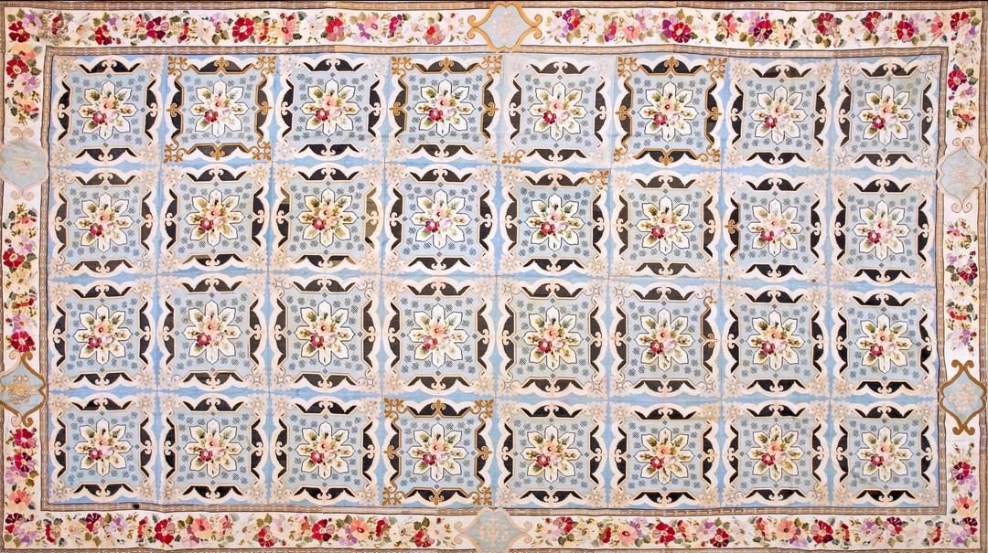 Large size ivory antique floral flatweave english fleur de lis needlepoint rug