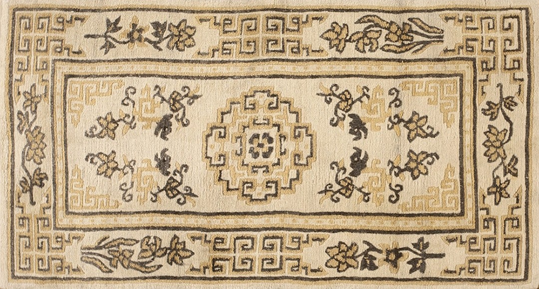 Vintage tibetan chinese medallion knotted rug