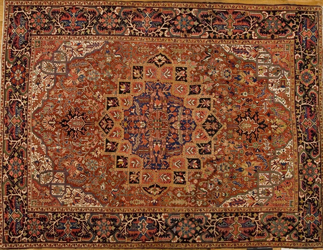 Classic geometric medallion design antique persian room size heriz rug