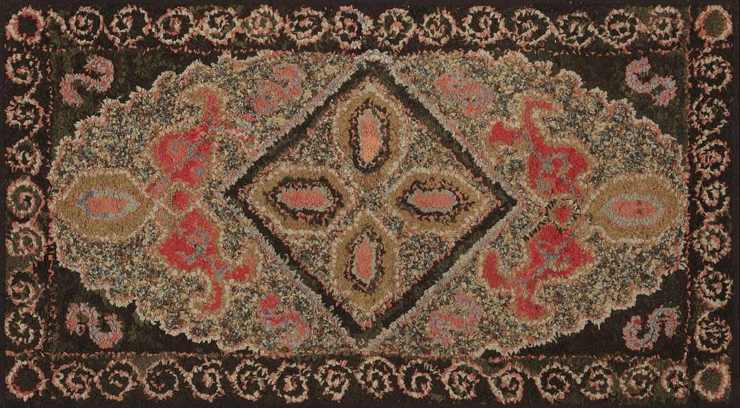 Antique american hooked 1930s rug