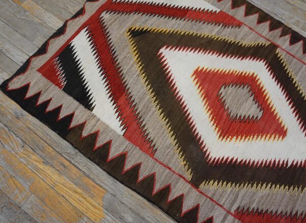 Antique american navajo carpet 3'6"ã—5'9" grey & chocolate brown, 1930s - detail view 2