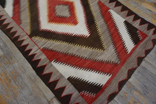 Antique american navajo carpet 3'6"ã—5'9" grey & chocolate brown, 1930s - detail view 3