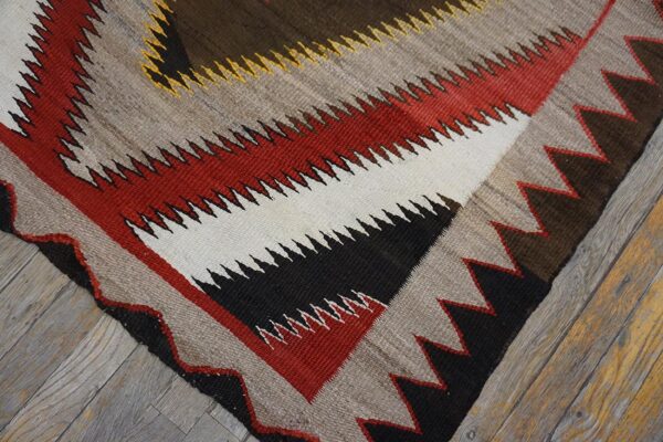 Antique american navajo carpet 3'6"ã—5'9" grey & chocolate brown, 1930s - detail view 4