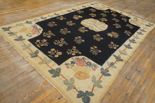 Antique bessarabian flat-weave carpet 7'3"×11'4" black medallion, ivory border, 18th century / circa 1750 - detail view 1