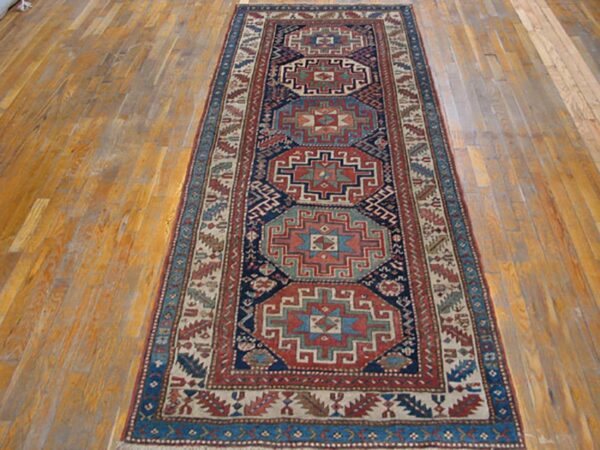 Antique caucasian moghan rug, hand-knotted wool 2 Antique caucasian moghan rug, hand-knotted wool - detail view 1
