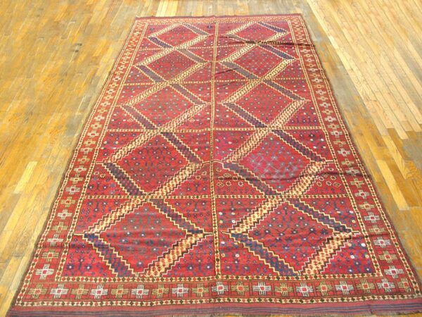 Antique central asian ersari carpet 5'10"×11'10" red diamond, rust border, circa 1890 - detail view 1