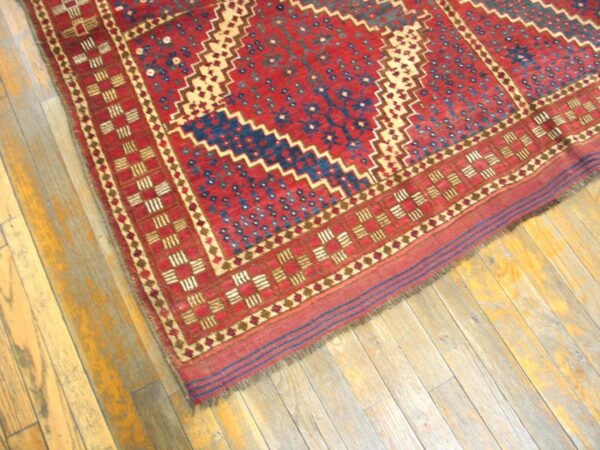 Antique central asian ersari carpet 5'10"×11'10" red diamond, rust border, circa 1890 - detail view 2