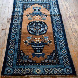 Antique Chinese Art Deco Mat 4'7"×2'7" Brown Field, Blue Border, Vase Medallion, 1920s - detail view 1