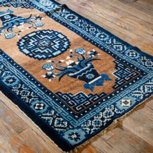 Antique Chinese Art Deco Mat 4'7"×2'7" Brown Field, Blue Border, Vase Medallion, 1920s - detail view 2