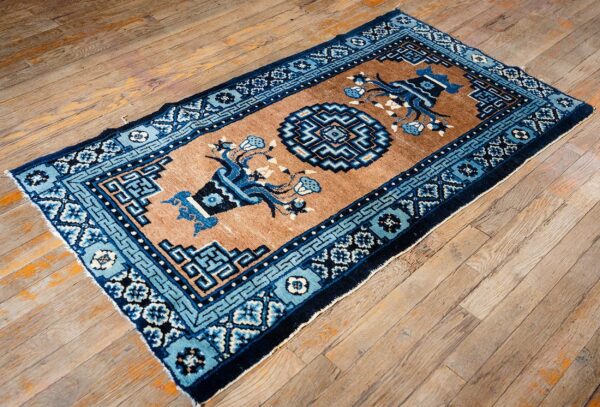 Antique chinese art deco mat 4'7"×2'7" brown field, blue border, vase medallion, 1920s - detail view 3