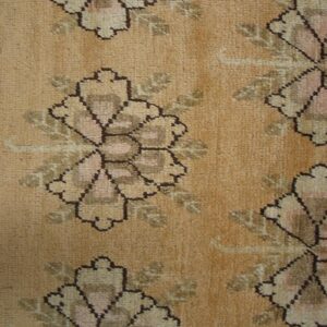 Antique Chinese Khotan-Style Rug, Beige Background, Hand-Knotted Wool - detail view 4