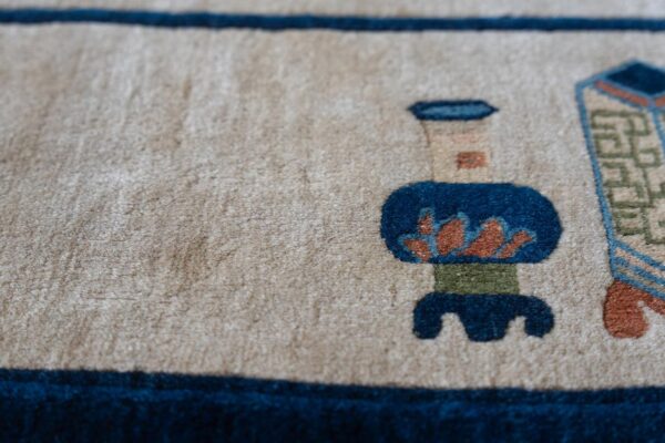 Antique chinese peking carpet 7'5"×9'11" beige field, vase medallion, 1920s - detail view 7