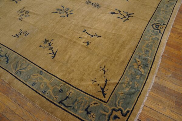 Antique chinese peking rug 9'×11'3" beige floral, hand-knotted wool, 1930s 5 Antique chinese peking rug 9'×11'3" beige floral, hand-knotted wool, 1930s - detail view 4