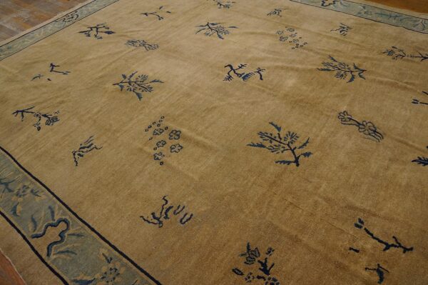 Antique chinese peking rug 9'×11'3" beige floral, hand-knotted wool, 1930s 6 Antique chinese peking rug 9'×11'3" beige floral, hand-knotted wool, 1930s - detail view 5