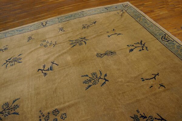 Antique chinese peking rug 9'×11'3" beige floral, hand-knotted wool, 1930s 8 Antique chinese peking rug 9'×11'3" beige floral, hand-knotted wool, 1930s - detail view 7