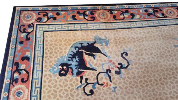 Antique chinese rug, hand-knotted wool, chinese decorative tradition - detail view 1