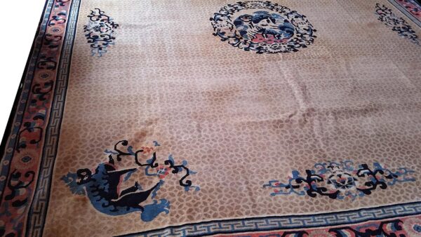 Antique chinese rug, hand-knotted wool, chinese decorative tradition - detail view 2