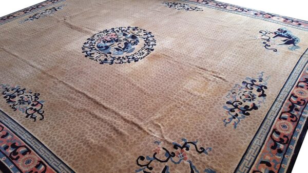 Antique chinese rug, hand-knotted wool, chinese decorative tradition - detail view 3