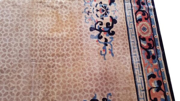 Antique chinese rug, hand-knotted wool, chinese decorative tradition - detail view 4