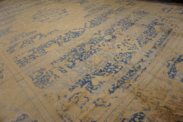 Antique indian lahore carpet 14'×23' blue medallion, soft yellow border, circa 1920 - detail view 4