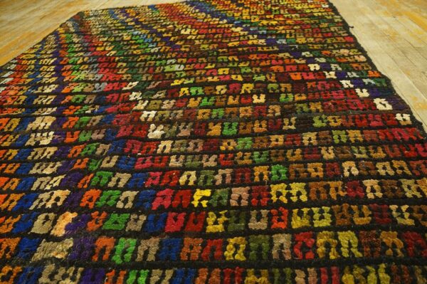 Antique jerusalem carpet 5'6"×7'9" black field, hand-knotted wool, 1930s 6 Antique jerusalem carpet 5'6"×7'9" black field, hand-knotted wool, 1930s - detail view 5