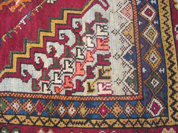 Antique moroccan rabat carpet 6'8"×9'6" red medallion, hand-knotted wool, 1900s 5 Antique moroccan rabat carpet 6'8"×9'6" red medallion, hand-knotted wool, 1900s - detail view 4