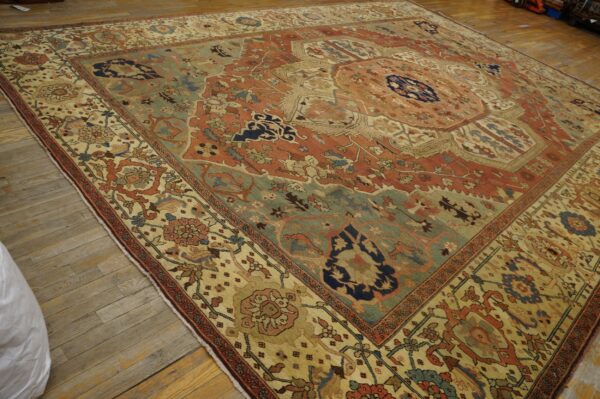 Antique n. W. Persian serapi carpet 11'6"×15'10" salmon rose medallion, 1880s - detail view 5