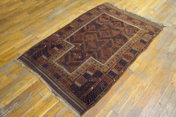 Antique persian baluch prayer rug 3'ã—4'6" hand-knotted wool, 19th century - detail view 1