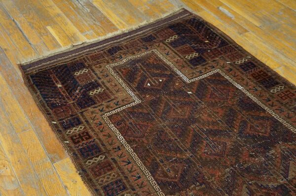 Antique persian baluch prayer rug 3'ã—4'6" hand-knotted wool, 19th century - detail view 3
