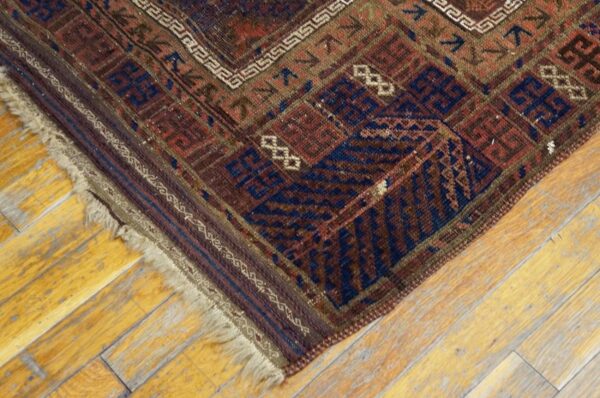 Antique persian baluch prayer rug 3'ã—4'6" hand-knotted wool, 19th century - detail view 4
