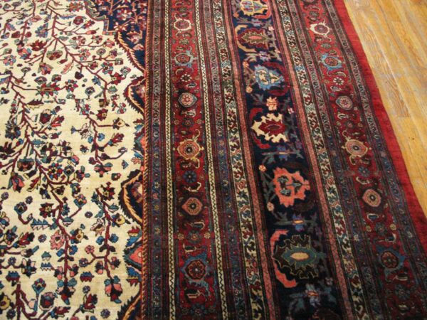 Antique persian bijar rug, densely hand-woven wool 2 Antique persian bijar rug, densely hand-woven wool - detail view 1