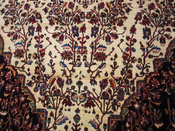 Antique persian bijar rug, densely hand-woven wool 4 Antique persian bijar rug, densely hand-woven wool - detail view 3