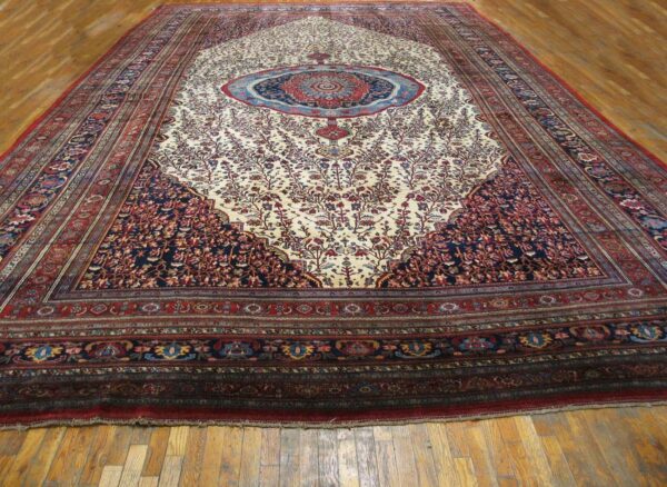 Antique persian bijar rug, densely hand-woven wool 5 Antique persian bijar rug, densely hand-woven wool - detail view 4