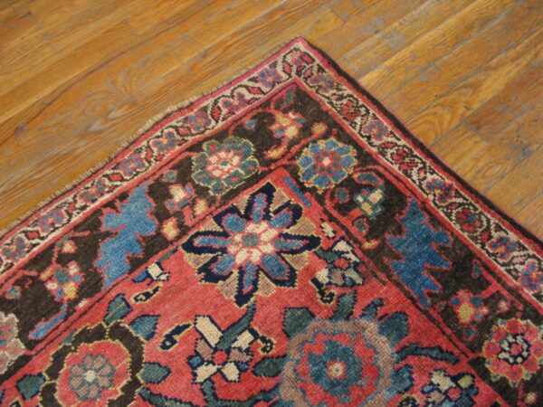 Antique persian bijar rug, hand-woven wool 2 Antique persian bijar rug, hand-woven wool - detail view 1