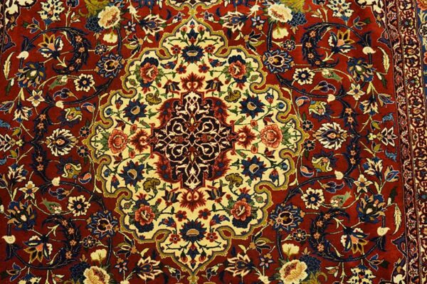 Antique persian isfahan carpet 4'11"ã—7'5" red rust & blue, hand-knotted wool, 1930s - detail view 4